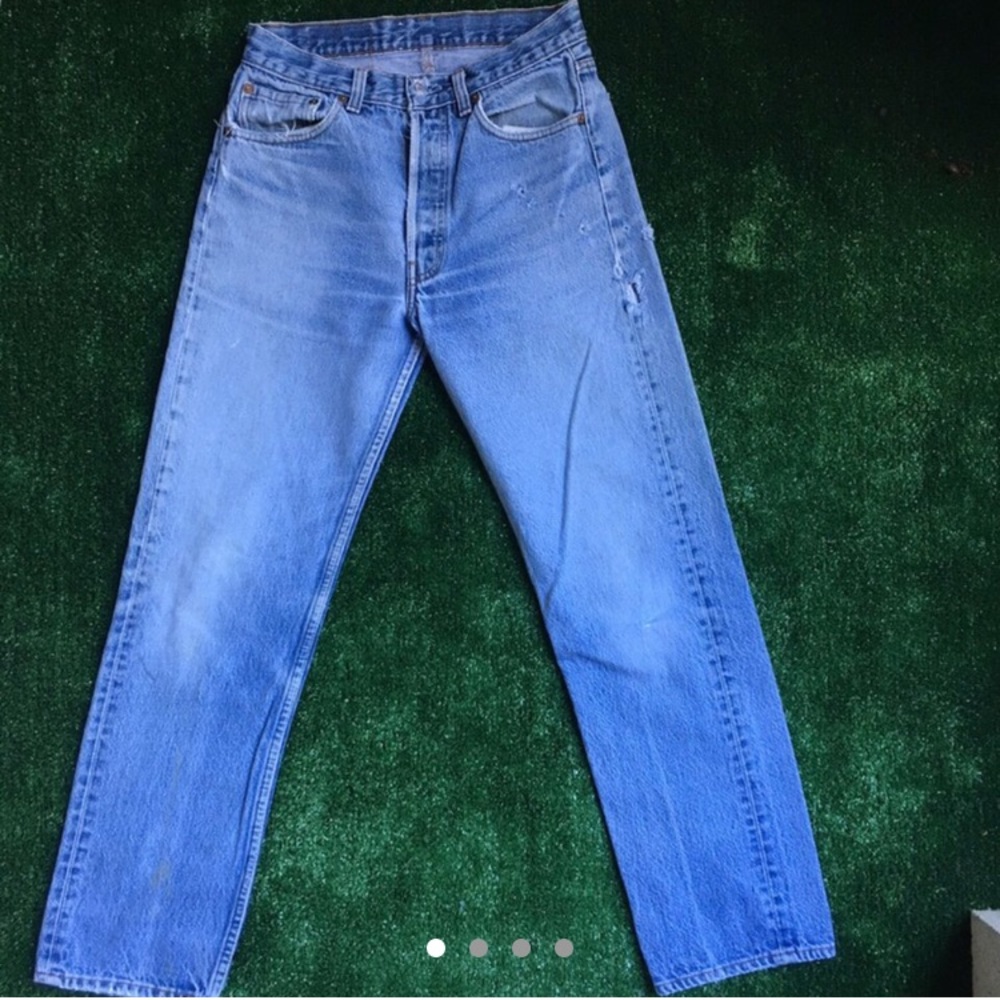 Sold VINTAGE 501 lightwash WOMENS Levis 🦋